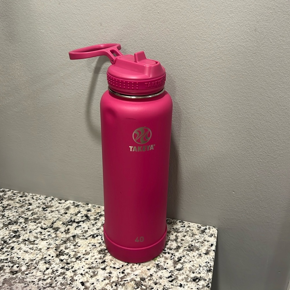 Takeya Pickleball Insulated Water Bottle with Straw Lid - 40oz / Backspin Pink